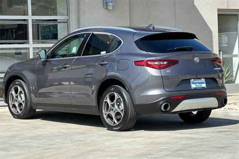 Used 2018 Alfa Romeo Stelvio Sport w/ Cold Weather Package image 3