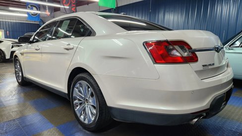 Used 2010 Ford Taurus Limited image 4