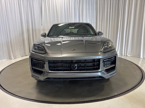 New 2025 Porsche Cayenne Turbo image 34