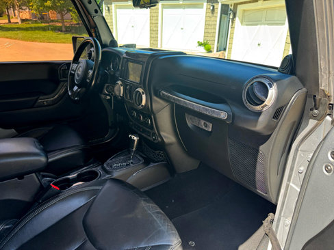 Used 2013 Jeep Wrangler Unlimited Sahara w/ Dual Top Group image 17