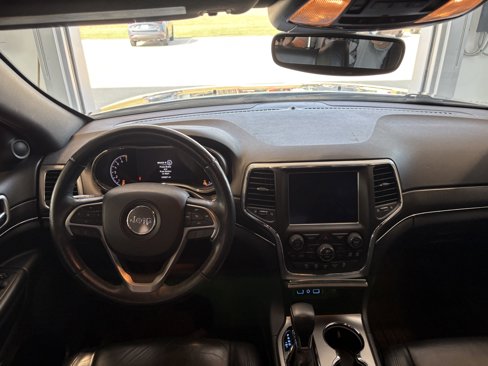 Used 2018 Jeep Grand Cherokee Limited image 12