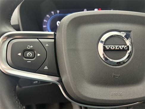 Certified 2025 Volvo XC40 B5 Core image 16