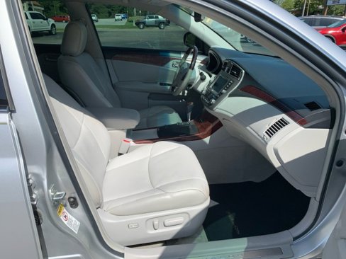 Used 2011 Toyota Avalon Limited image 18