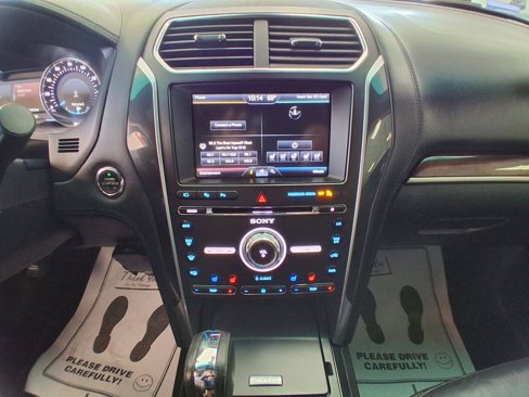 Used 2016 Ford Explorer Platinum image 15