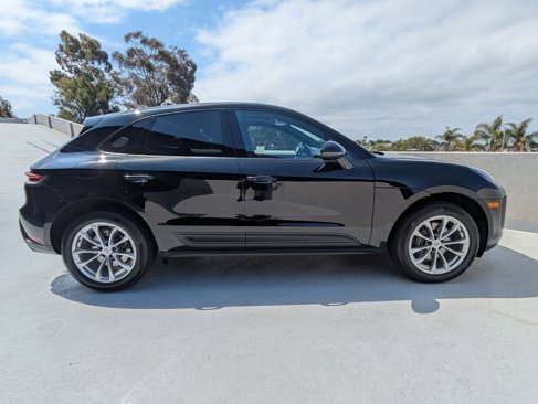 Certified 2024 Porsche Macan image 8
