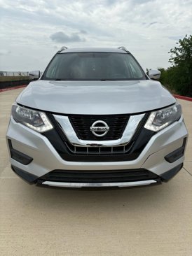 Used 2018 Nissan Rogue SV image 2