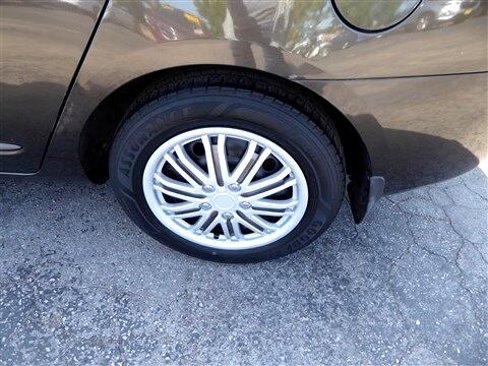 Used 2009 Kia Rondo LX image 9