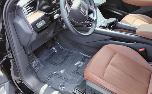 Used 2022 Audi e-tron Premium Plus w/ Premium Plus Package image 18