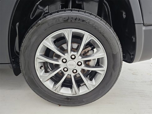 Used 2021 Jeep Cherokee Latitude Plus image 39