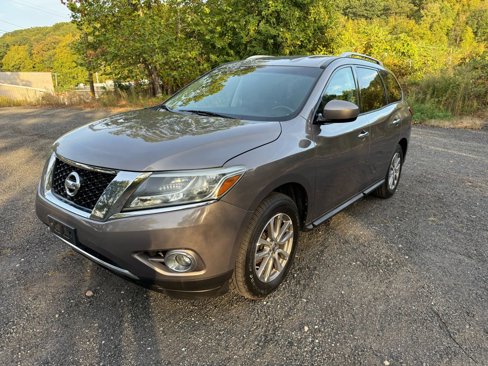 Used 2014 Nissan Pathfinder SV image 1