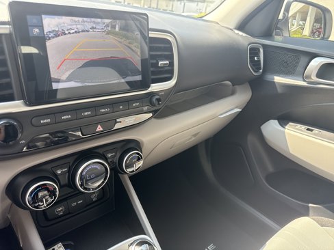 New 2025 Hyundai Venue SEL image 9