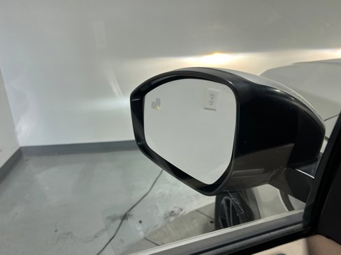 Used 2017 Land Rover Discovery Sport HSE image 13