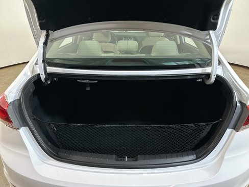Used 2017 Hyundai Elantra SE image 22
