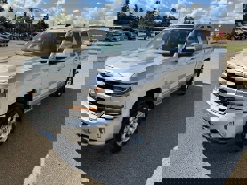 Used 2018 Chevrolet Silverado 1500 LT w/ All Star Edition image 3