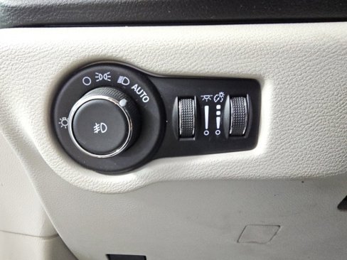 Certified 2017 Chrysler Pacifica Touring-L image 18