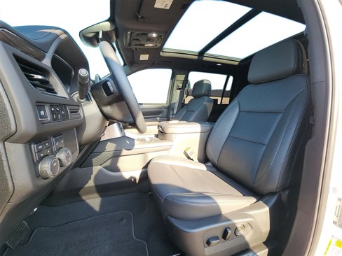 Used 2024 Chevrolet Suburban Z71 image 48