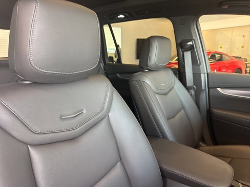 Used 2025 Cadillac XT6 Luxury image 29