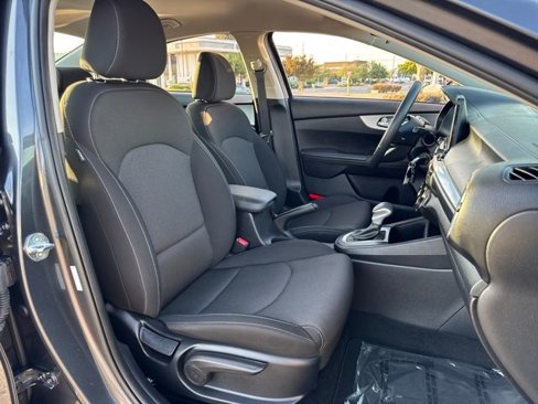 Used 2023 Kia Forte LXS image 17