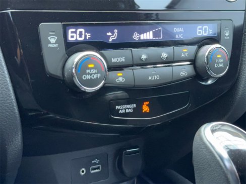Used 2018 Nissan Rogue SV image 30