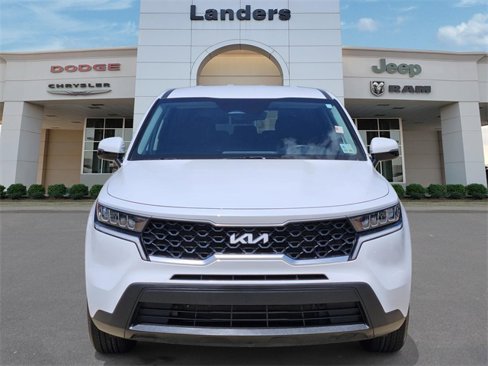 Used 2022 Kia Sorento LX image 2
