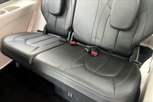 Used 2019 Chrysler Pacifica Touring-L Plus w/ Tire & Wheel Group image 18