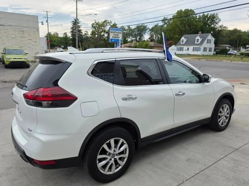 Used 2020 Nissan Rogue SV image 9