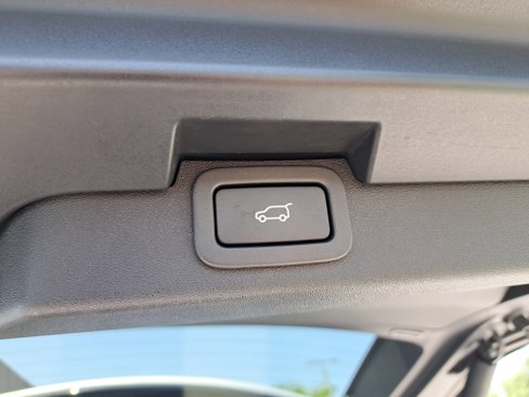 Used 2020 Land Rover Discovery HSE image 9