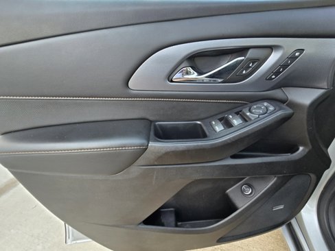Used 2021 Chevrolet Traverse Premier image 12