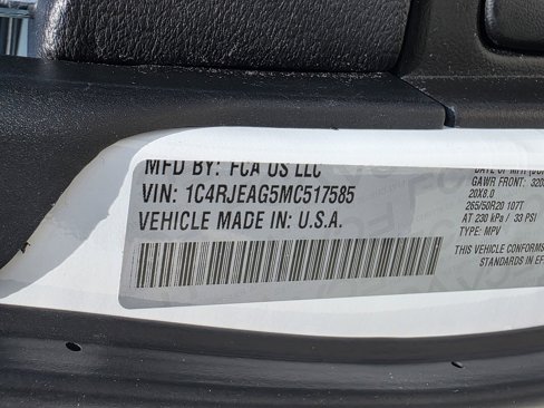 Used 2021 Jeep Grand Cherokee Laredo X image 30