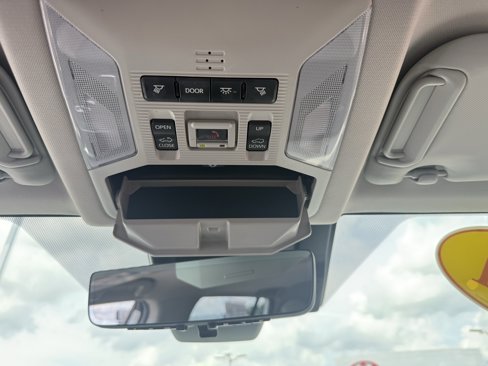 Used 2021 Toyota RAV4 XLE Premium image 19