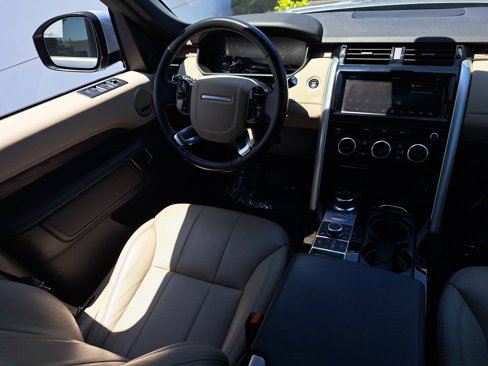 Used 2020 Land Rover Discovery HSE image 15
