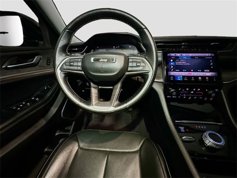Certified 2022 Jeep Grand Cherokee Limited w/ Luxury Tech Group II image 33