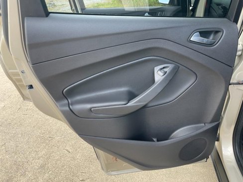 Used 2018 Ford Escape SE image 16