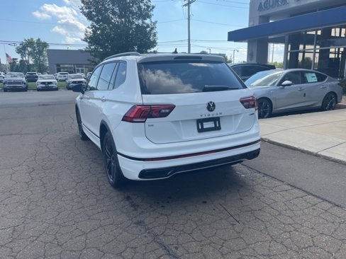 Used 2022 Volkswagen Tiguan SE R-Line image 10