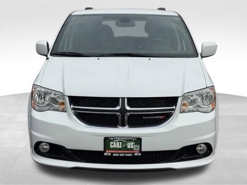 Used 2019 Dodge Grand Caravan SXT w/ Driver Convenience Group image 2