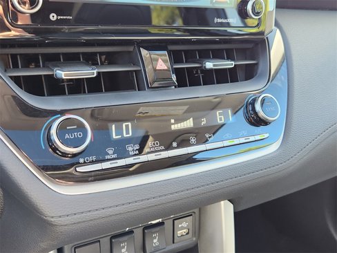 Used 2022 Toyota Corolla Cross XLE image 26