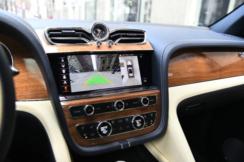 Used 2023 Bentley Bentayga Extended Wheelbase image 17