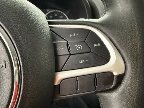 Used 2019 Jeep Renegade Latitude image 10