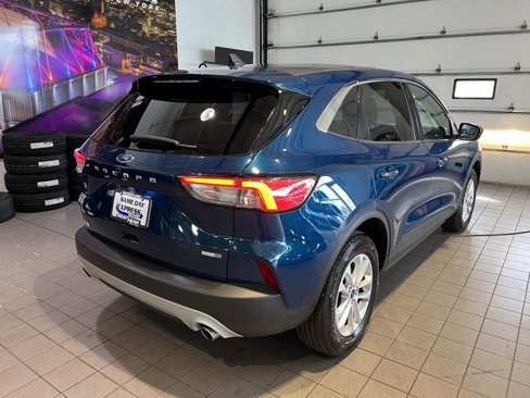Used 2020 Ford Escape SE image 12