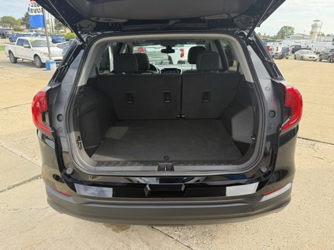 Used 2023 GMC Terrain SLE w/ Driver Convenience Package image 34
