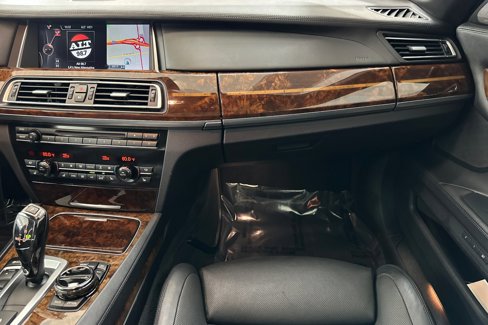 Used 2015 BMW 750i image 30