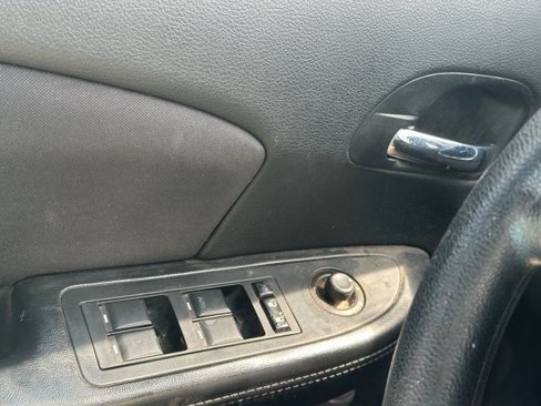 Used 2013 Chrysler 200 LX image 17