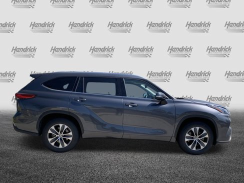Used 2020 Toyota Highlander XLE image 11