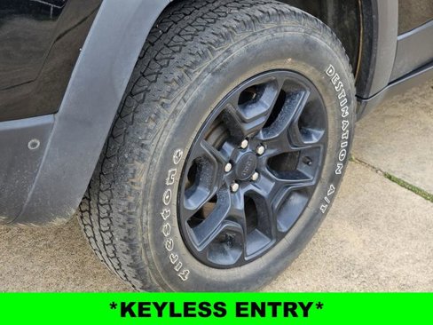 Used 2019 Jeep Cherokee Trailhawk image 13