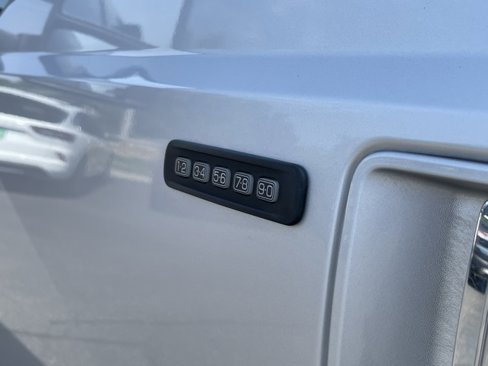 Used 2013 Ford F250 Platinum w/ FX4 Off Road Pkg image 9