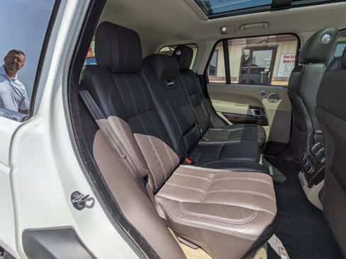 Used 2016 Land Rover Range Rover HSE image 14