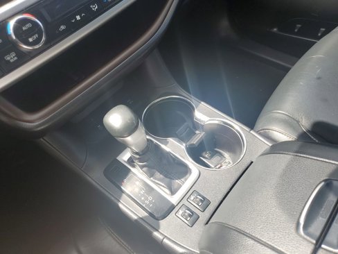 Used 2018 Toyota Highlander XLE image 24