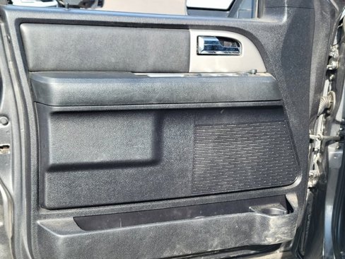 Used 2015 Ford Expedition XLT image 7