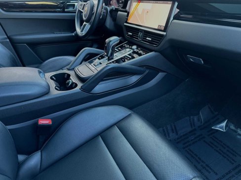 Used 2021 Porsche Cayenne image 17