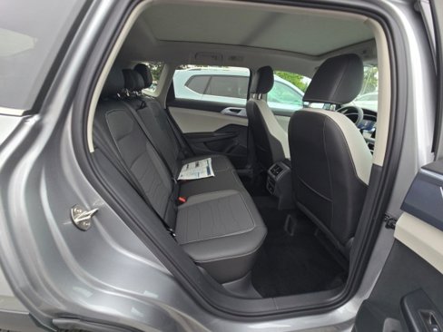 New 2025 Volkswagen Taos SE image 14